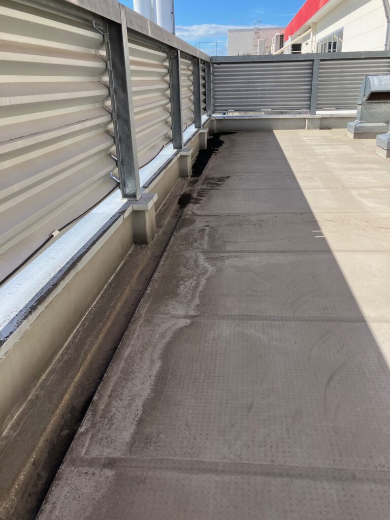 前橋市　朝倉町　Ｔ食品工業（株）様　雨樋清掃