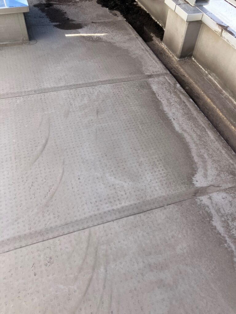 前橋市　朝倉町　Ｔ食品工業（株）様　雨樋清掃